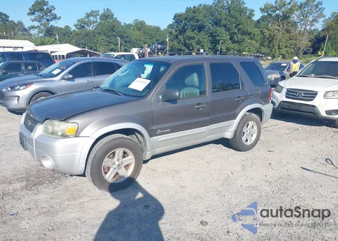 2005 Ford Escape Hybrid from USA, damaged, VIN 1FMYU95H55KE01447